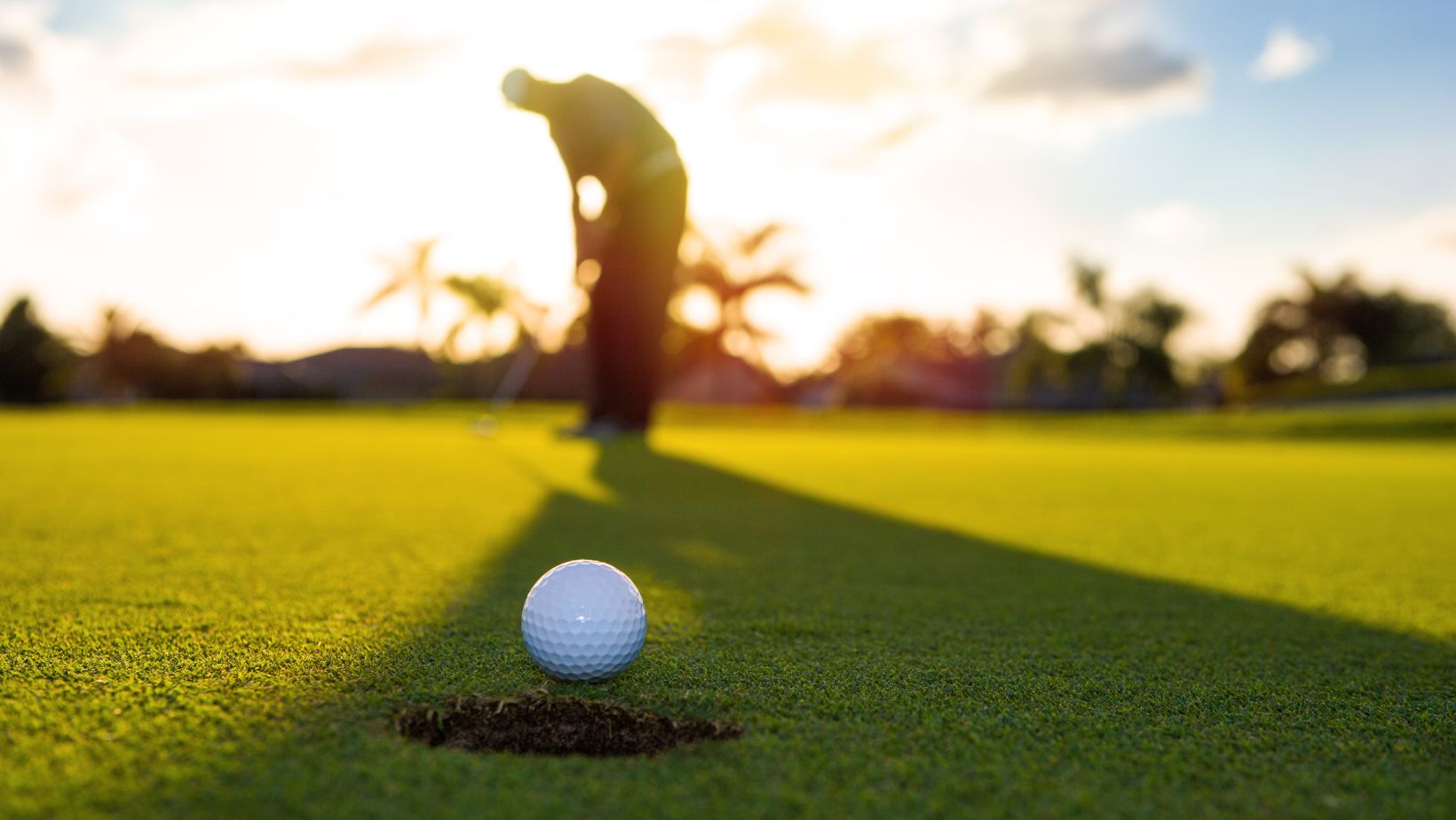 The Benefits of Owning an Indoor Putting Green