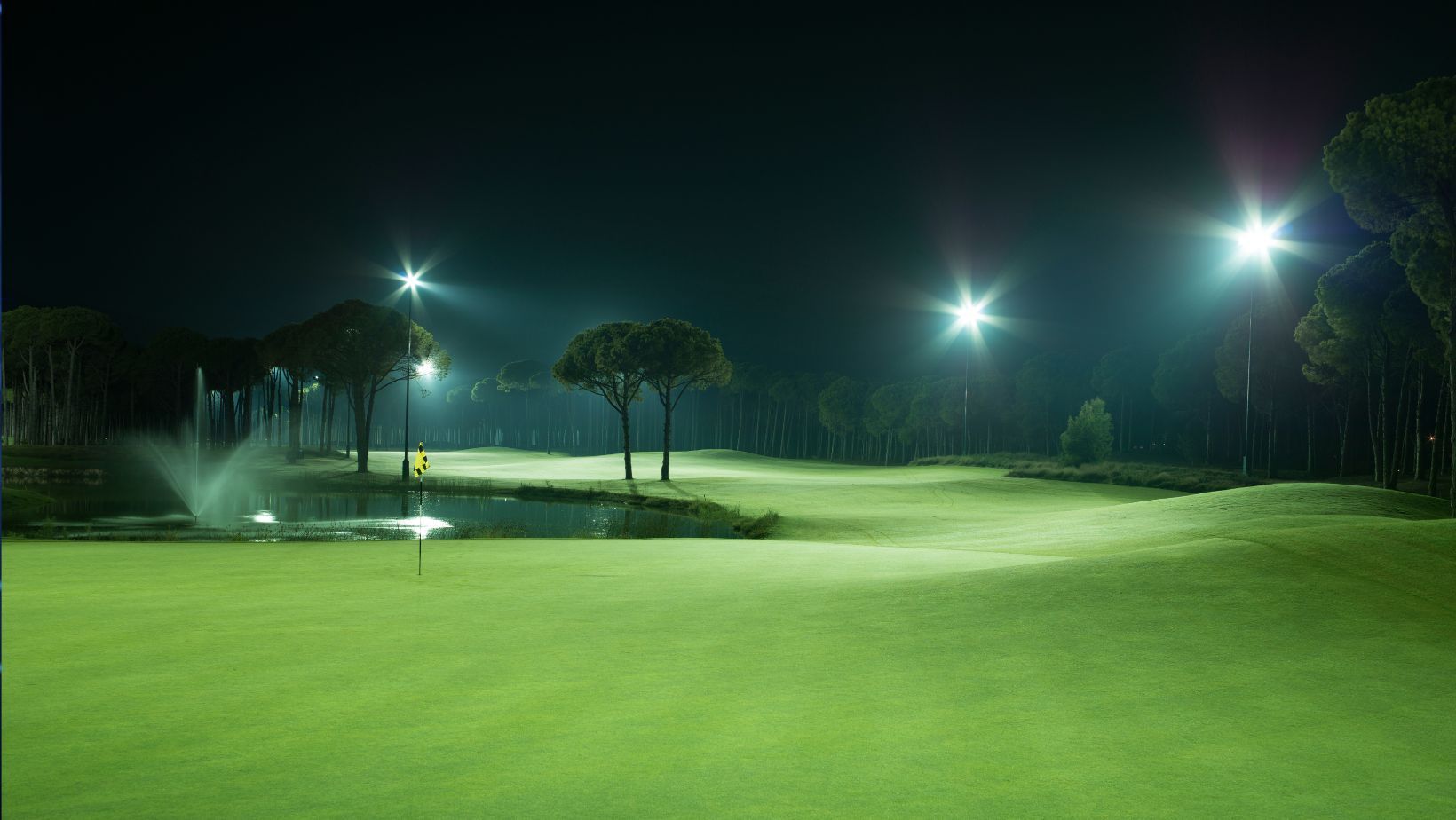 A Guide to Elevating Your Putting Green with Lights and Curtains