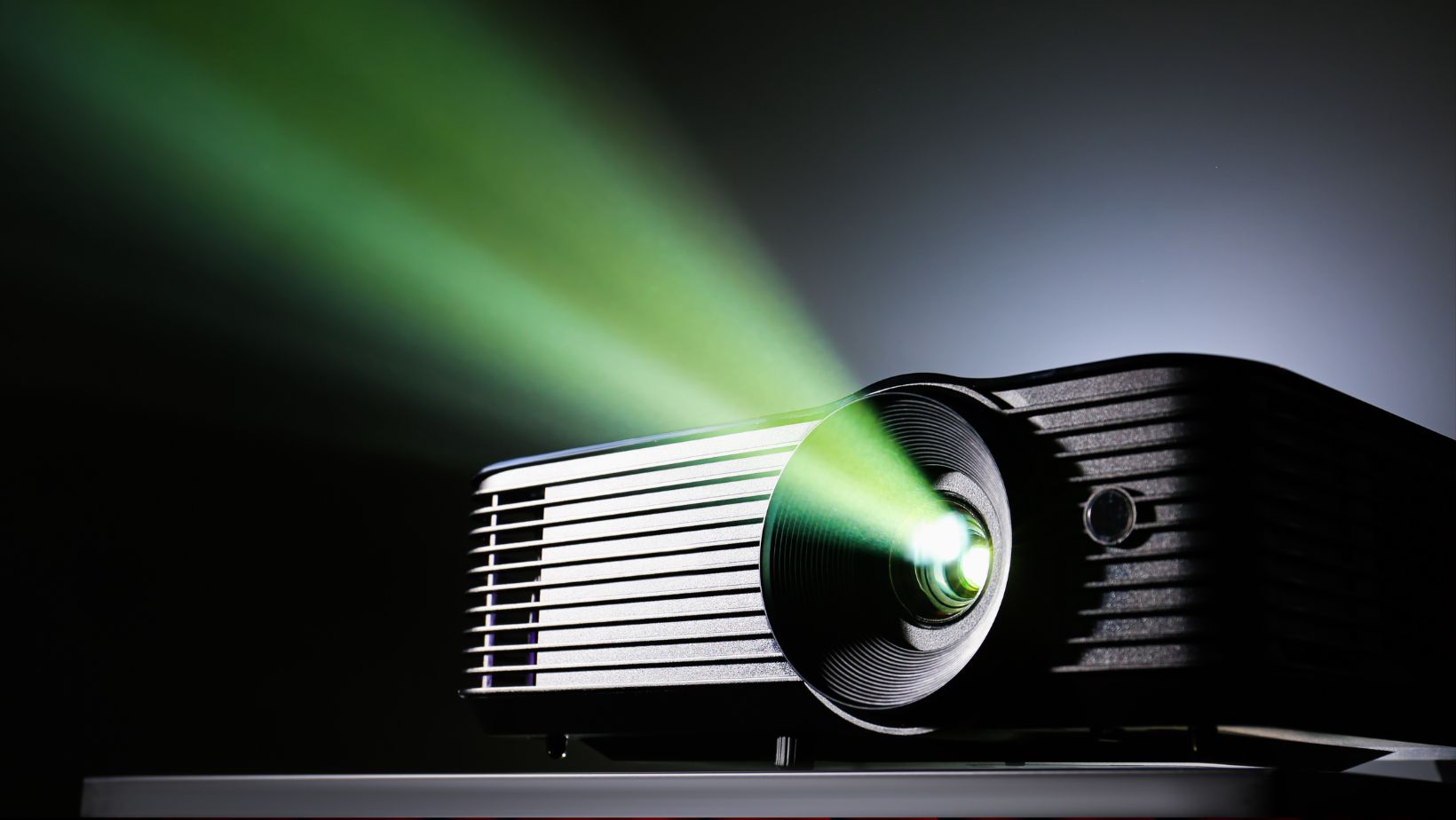 A Guide to Choosing the Right Projector for Your Golf Simulator