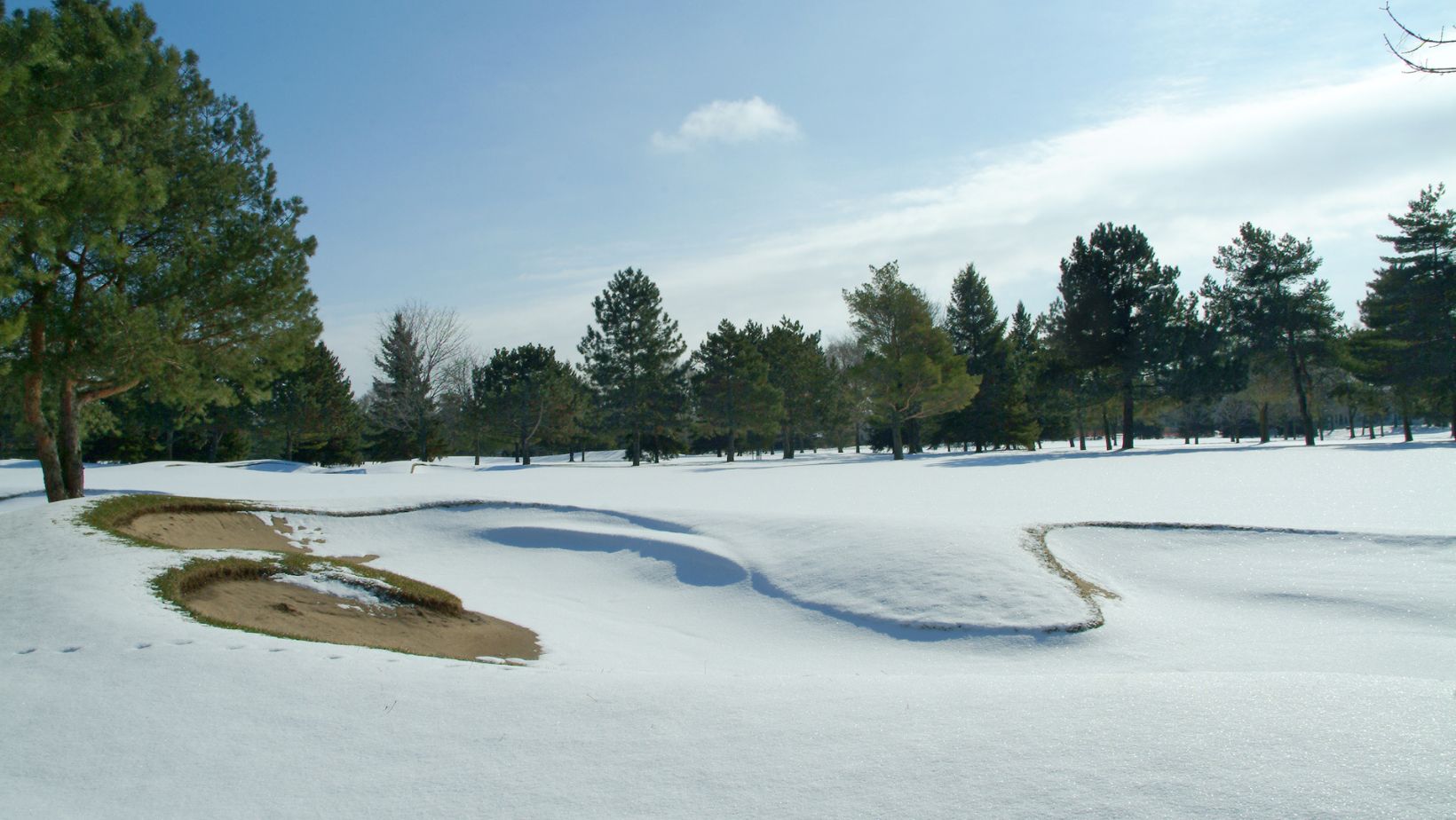 Winter Golf Challenges: Simulators Unveil Year-Round Solutions