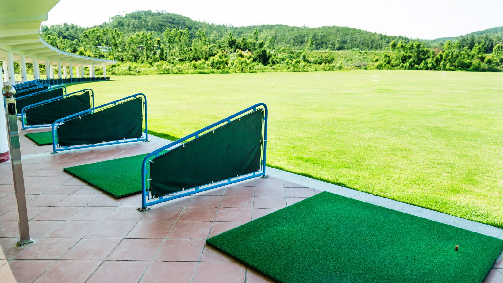 Choosing Your Swing Space - Indoor vs. Outdoor Golf Simulators