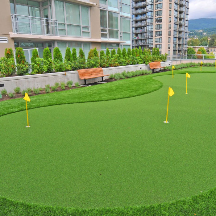 Putting Green Mats vs. Real Greens: Weighing the Pros and Cons
