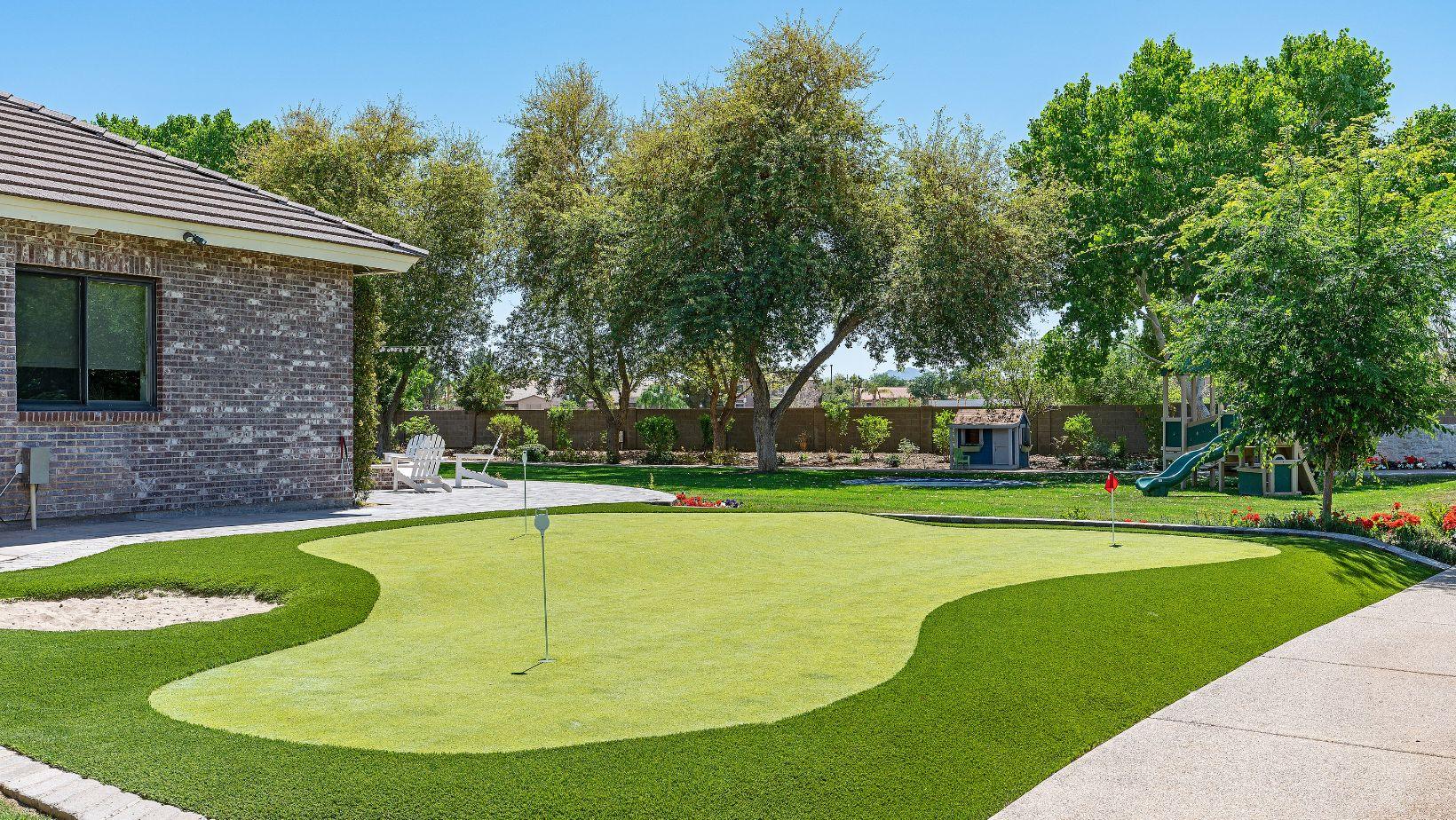 The Benefits of Having a Putting Green at Home - Simply Golf Simulators